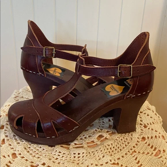 ❤️ HOST PICK ❤️ SWEDISH HASBEENS oxblood T-Strap clog heels 37 - Picture 2 of 16